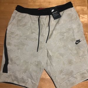 nike tech fleece shorts 2019